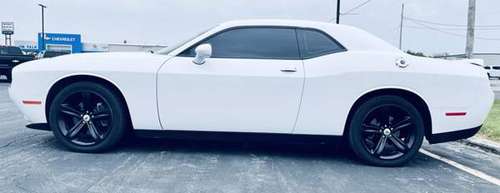 5 7L V8 HEMI - PUSH START White 2018 Dodge Challenger R/T Coupe for sale in Clinton, KS