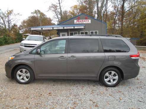2012 Toyota Sienna LE * Seats 8 * 1 Owner - cars & trucks - by... for sale in Hickory, TN