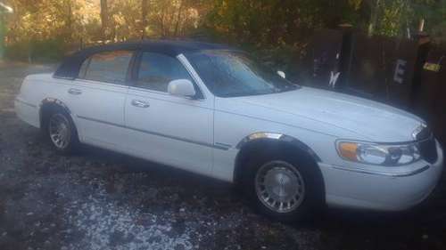 Lincoln Town Car - cars & trucks - by owner - vehicle automotive sale for sale in Asheville, NC