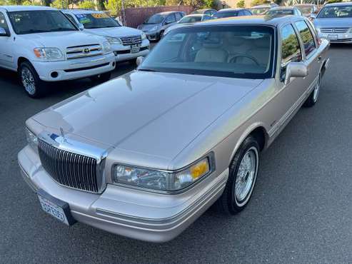 1997 Lincoln Town Car Signature Sedan 1 OWNER/CLEAN CARFAX for sale in Citrus Heights, CA