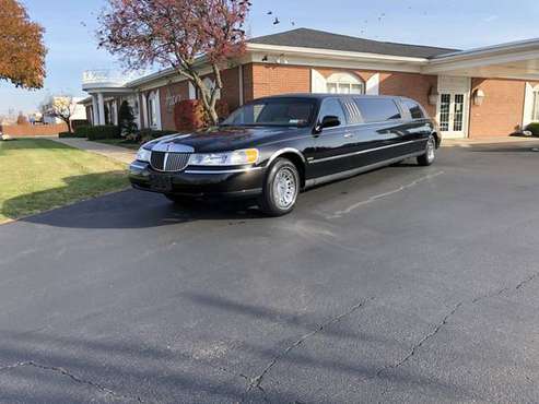 2000 Lincoln Town Car Limousine - cars & trucks - by owner - vehicle... for sale in Depew, NY