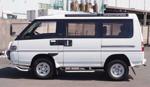 1991 Mitsubishi Delica Exceed Crystal Lite Roof 42,000 miles - cars... for sale in Taos Ski Valley, NM