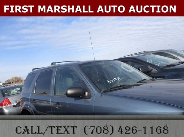 2005 Ford Escape XLT - First Marshall Auto Auction- Super Clean! -... for sale in Harvey, IL – photo 2