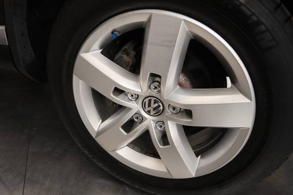 2011 Volkswagen Touareg VR6 LUX - cars & trucks - by dealer -... for sale in Grand Rapids, MI – photo 9