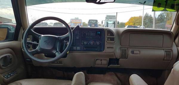 1998 Chevrolet Chevy Suburban K1500 4dr 4WD SUV - cars & trucks - by... for sale in Hazel Crest, IL – photo 20