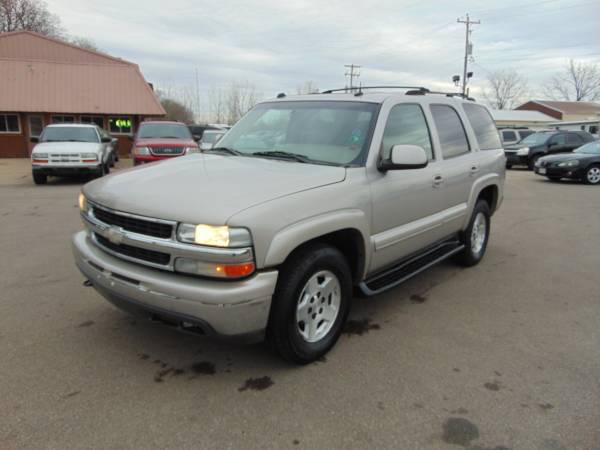 2004 CHEVY TAHOE LT 3RDROW 4DR 4X4 DVD V8 MOONROOF XCLEAN RUNS NEW... for sale in Union Grove, WI – photo 2
