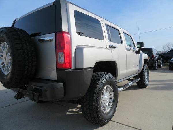 2007 HUMMER H3 4WD New Tires, Sharp - cars & trucks - by dealer -... for sale in Waterloo, IA – photo 6