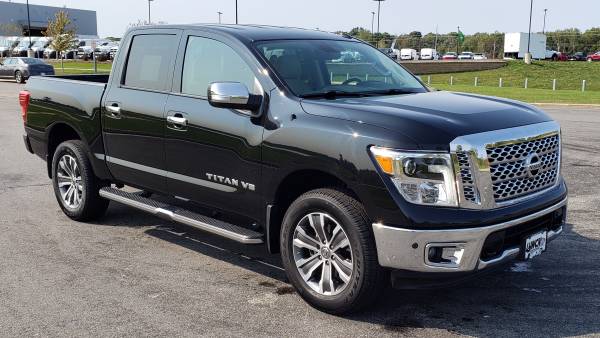 ~ ~ ~ 2019 Nissan Titan SL Crew Cab 4x4 ( ONLY 10K MILES!!! ) ~ ~ ~... for sale in Mukwonago, WI – photo 4