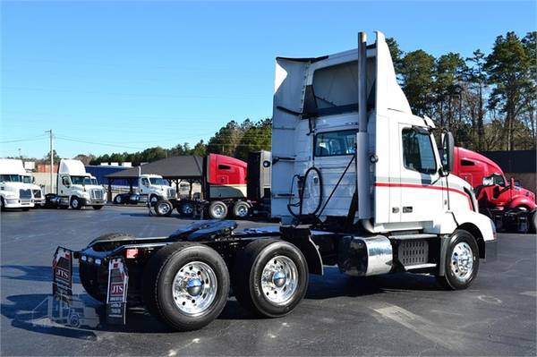 2015 VOLVO VNL64T300 **14 Available Units** for sale in Carrollton, GA – photo 13