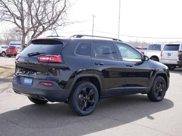 2018 Jeep Cherokee Latitude - - by dealer - vehicle for sale in Inver Grove Heights, MN – photo 8