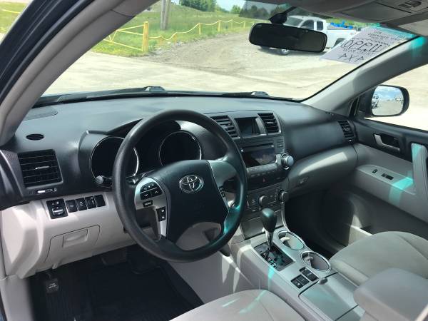 2011 Toyota Highlander All Wheel Drive! - - by for sale in Finchville, KY – photo 16