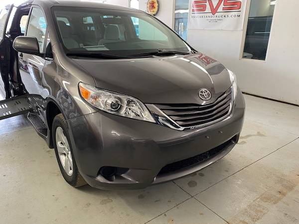 2016 Toyota Sienna LE Mobility van wheelchair handicap accessible for sale in skokie, IN – photo 8