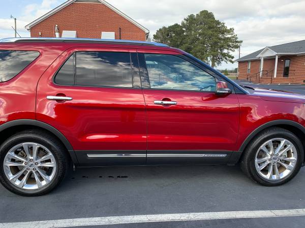 NC (1 owner) 2019 Explorer LTD - cars & trucks - by owner - vehicle... for sale in Kenly, NC – photo 2