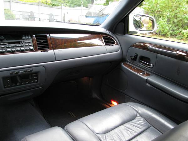 2000 Lincoln Town Car Signature - cars & trucks - by owner - vehicle... for sale in North Attleboro, MA – photo 11