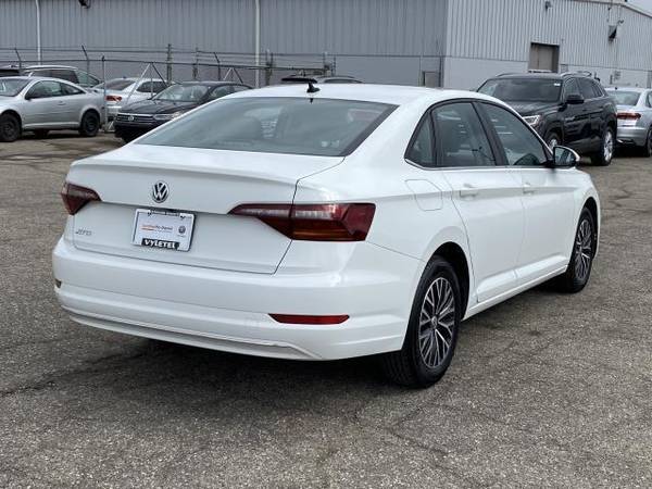 2019 Volkswagen Jetta sedan SE Auto w/SULEV - Volkswagen Pure White for sale in Sterling Heights, MI – photo 3