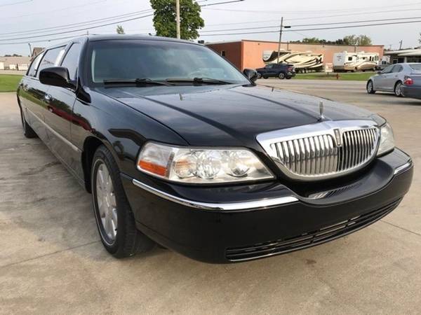 2003 *Lincoln* *Town* *Car* *Executive* - cars & trucks - by dealer... for sale in Medina, OH – photo 6