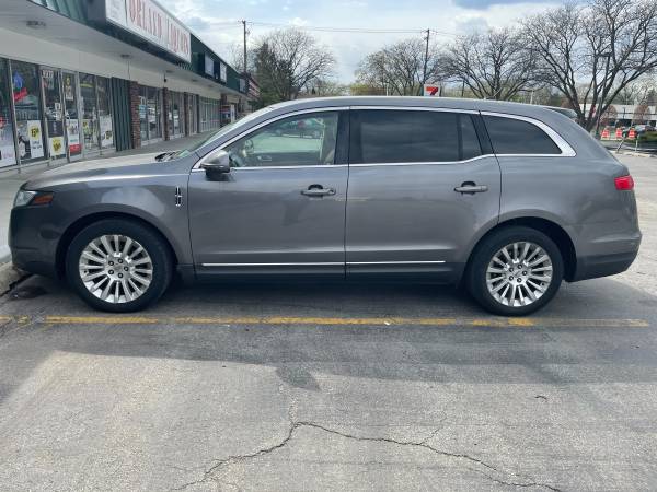 2010 Lincoln MKT for sale in Naperville, IL – photo 2