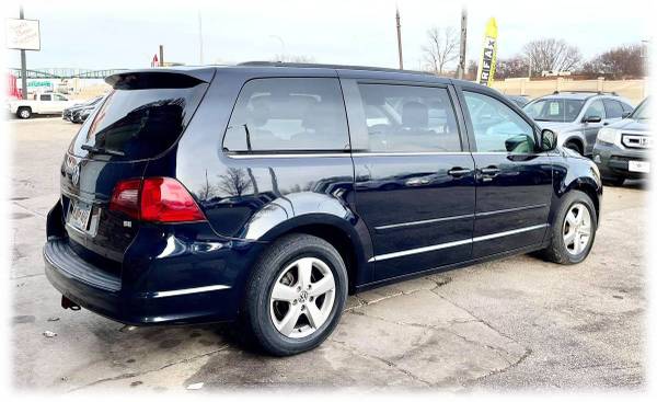 2011 Volkswagen Routan SE - - by dealer - vehicle for sale in Rochester, MN – photo 5