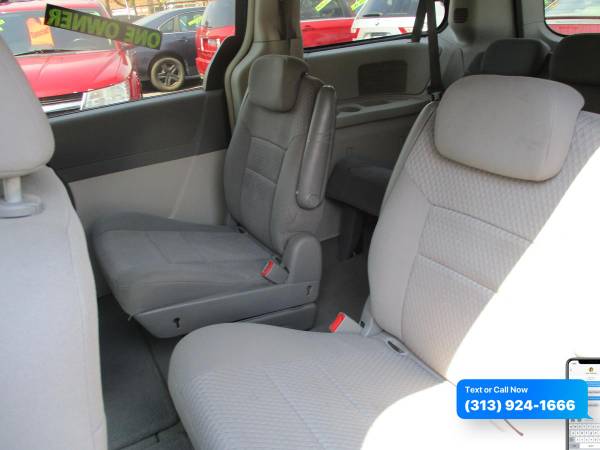 2008 Chrysler Town and Country Touring/Signature - BEST CASH PRICES for sale in Detroit, MI – photo 3