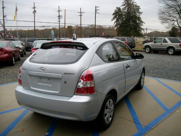 2009 Hyundai Accent GS 3-Door - cars & trucks - by dealer - vehicle... for sale in Wrightstown, NJ – photo 3