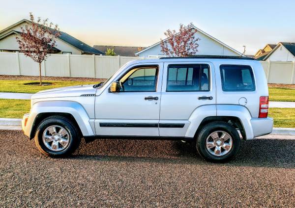 2011 JEEP LIBERTY SPORT - 85K MILES -CLEAN - cars & trucks - by... for sale in Nampa, ID – photo 3