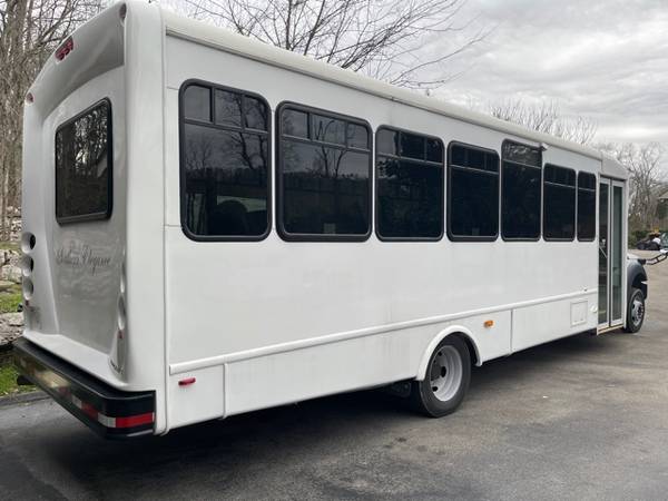 Great 2017 31 Passenger Bus for sale in Knoxville, TN – photo 2