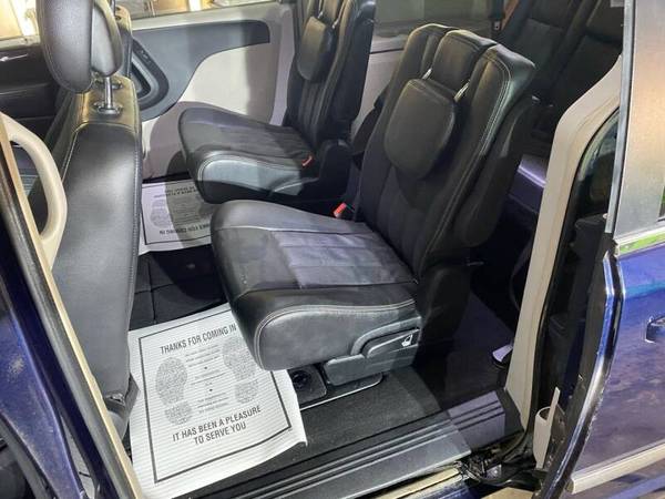 2014 Chrysler Town and Country 7 Passenger Leather Clean for sale in Spencerport, NY – photo 12