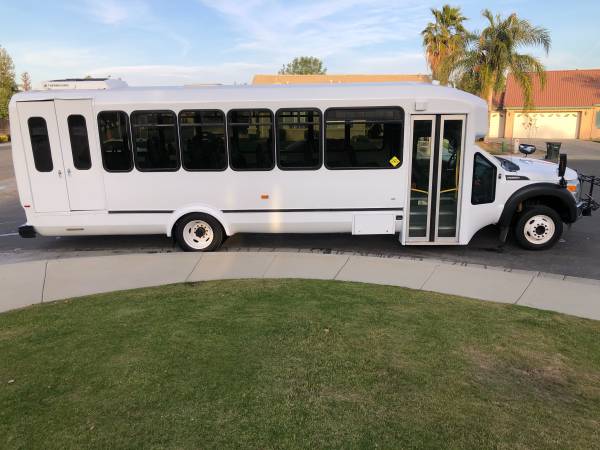 Ford F-550 Super-duty Aero Elite 26 Passenger bus/mini bus! - cars for sale in Bakersfield, CA – photo 8