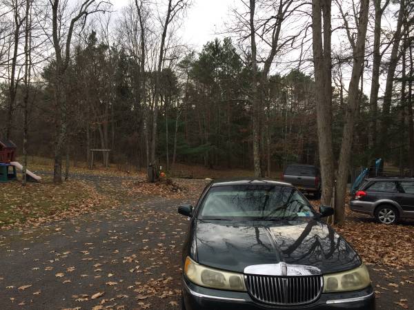 2002 Lincoln towncar - cars & trucks - by owner - vehicle automotive... for sale in Feura Bush, NY – photo 3