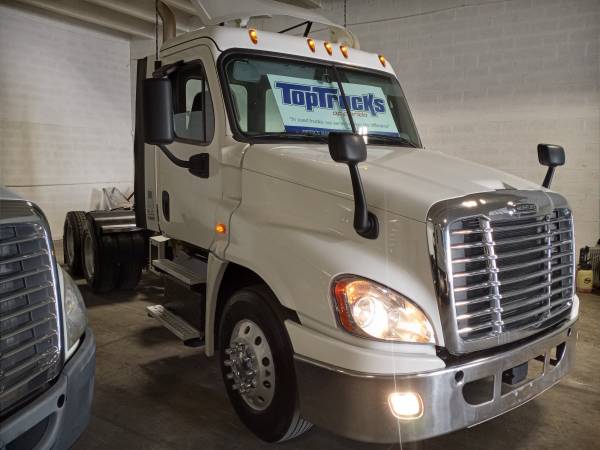 2015 FREIGHTLINER CASCADIA-DAY CAB - cars & trucks - by dealer -... for sale in Miami, FL – photo 9