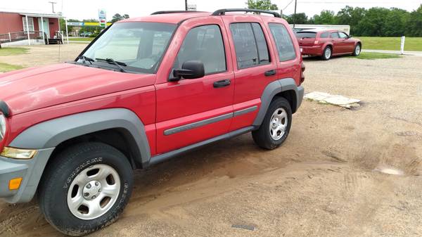 JEEP LIBERTY (CHADS USED CARS) - - by dealer - vehicle for sale in Hartford, AL – photo 2