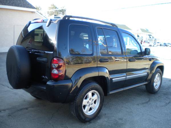Jeep Liberty 4X4 65th anniversary edition Sunroof 1 Year for sale in Hampstead, NH – photo 5