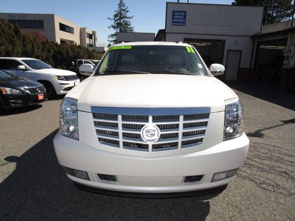 Low Mileage 2011 Cadillac Escalade Luxury Great Condition! - cars & for sale in Lynnwood, WA – photo 8