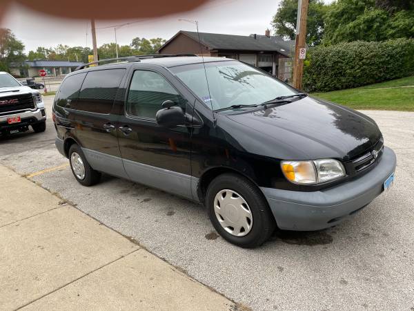 1999 Toyota Sienna Clean - cars & trucks - by owner - vehicle... for sale in West Chicago, IL. 60185, IL – photo 2