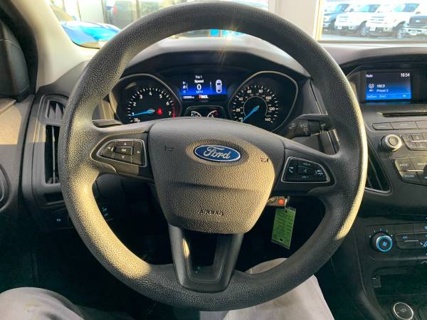 2016 FORD FOCUS S - cars & trucks - by dealer - vehicle automotive... for sale in Springfield, IL – photo 19