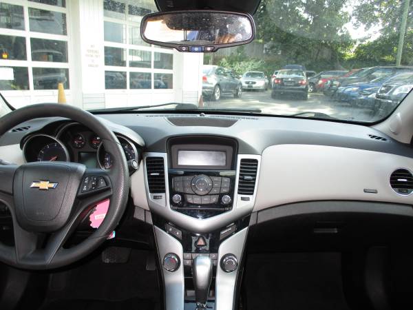 2013 Chevy Cruze LS **Low Miles/Cold AC & Clean Title** - cars &... for sale in Roanoke, VA – photo 9