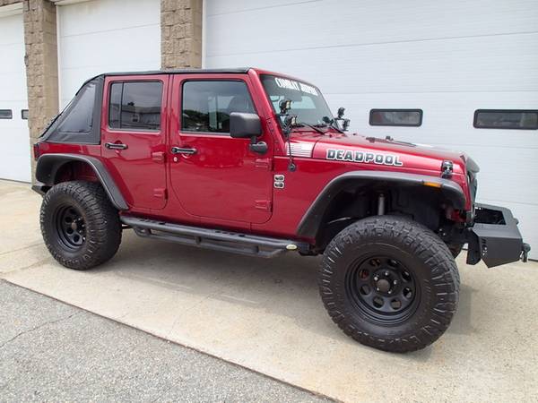 2012 Jeep Wrangler Unlimited 6 cyl, auto, 4 inch lift, SHARP RIG! for sale in Chicopee, NY – photo 8