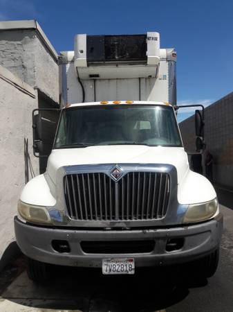 REFRIGERATOR Truck In'tl 4300 - cars & trucks - by owner - vehicle... for sale in Oakland, NV – photo 2