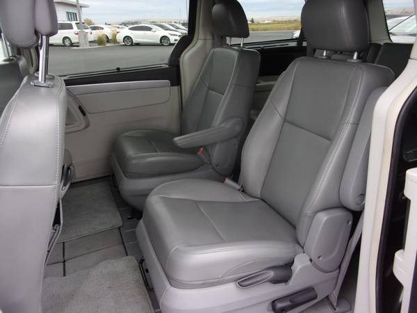 2012 Volkswagen Routan SE - cars & trucks - by dealer - vehicle... for sale in Idaho Falls, ID – photo 10