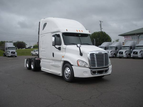 2014 & 2015 Freightliner Cascadia for sale in Lavergne, WI – photo 2