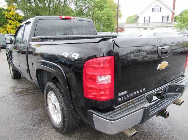 2008 chevy silverado lt 4x4 extended cab drives good for sale in Johnson City, NY – photo 3