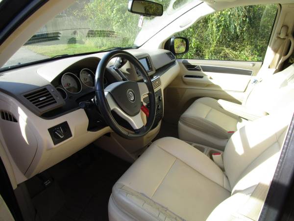 2010 volkswagen routan se dual sliding doors 100xxx miles for sale in Montrose, MN – photo 5