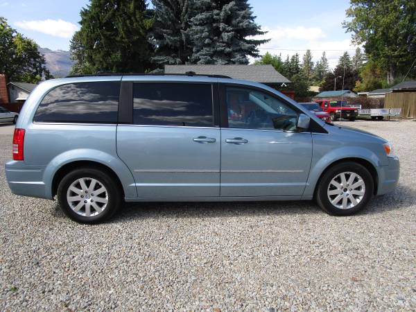 2010 Chrysler Town & Country Touring for sale in Hamilton , MT – photo 3