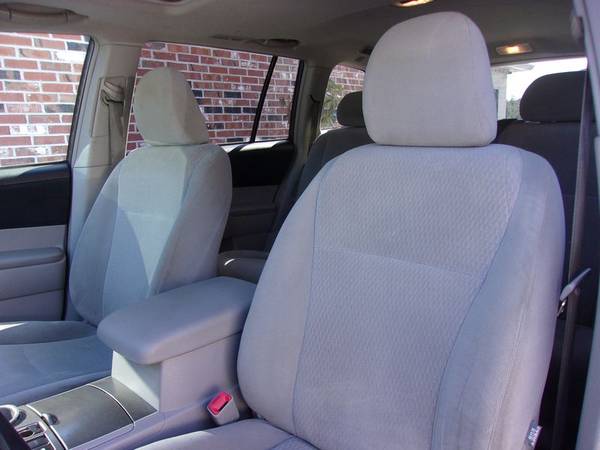 2010 Toyota Highlander Seats-8 AWD, 151k Miles, P Roof, Grey, Clean for sale in Franklin, NH – photo 9