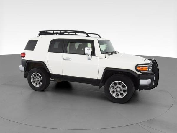 2013 Toyota FJ Cruiser Sport Utility 2D suv White - FINANCE ONLINE -... for sale in New Haven, CT – photo 14