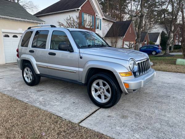 2005 JEEP LIBERTY LIMITED WITH 119K MILS NEW EMISSION & CARFAX IN... for sale in Lawrenceville, GA – photo 2