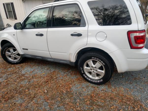 2008 Ford Escape XLT 4WD NICEE - cars & trucks - by owner - vehicle... for sale in Monroe, NC – photo 3