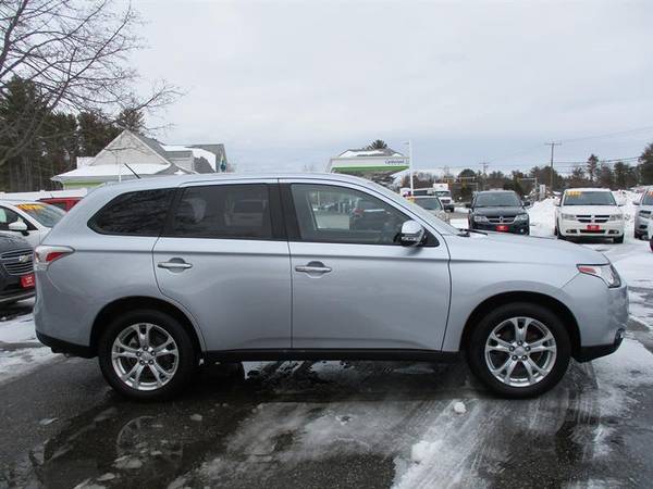 2014 Mitsubishi Outlander SE S-AWC - - by dealer for sale in Somersworth , NH – photo 4