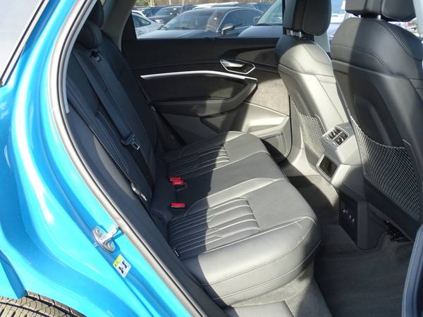 2019 Audi etron Prestige suv Antigua Blue Metallic for sale in Skokie, IL – photo 10