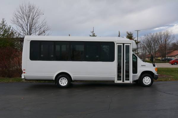 2007 Ford E-450 26 Passenger Shuttle Bus - cars & trucks - by dealer... for sale in Crystal Lake, IL – photo 3